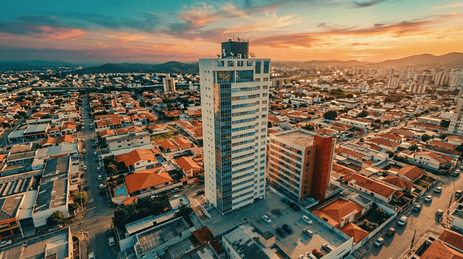 Fachada do Themis Tower, prédio comercial de alto padrão em Lagoa Nova, Natal RN